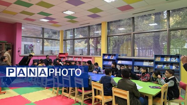 بازدید دانش‌آموزان و مسئولان از کتابخانه شهید بهشتی آشخانه