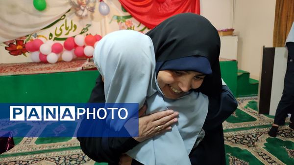 تکریم همسران و دختران شاهد جامعه هدف دبستان شاهد حاج تقی آقا بزرگ مشهد