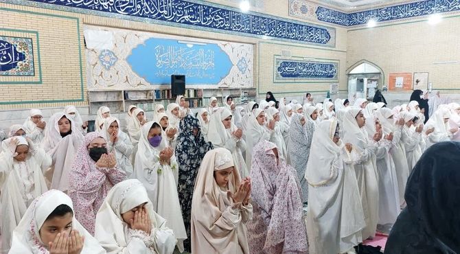  نماز جماعت دبستان مصلی نژاد در مسجدامام حسین( ع)
