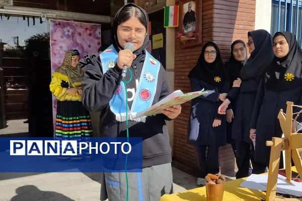 گرامیداشت روز دانش‌آموز در دبیرستان فرزانگان قائمشهر