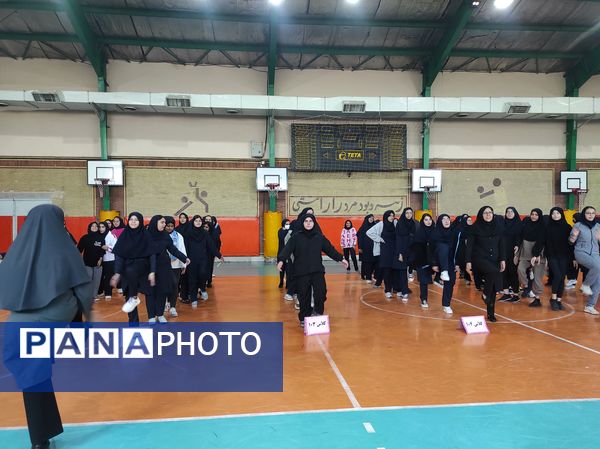 المپیاد ورزشی در دبیرستان دخترانه علمی