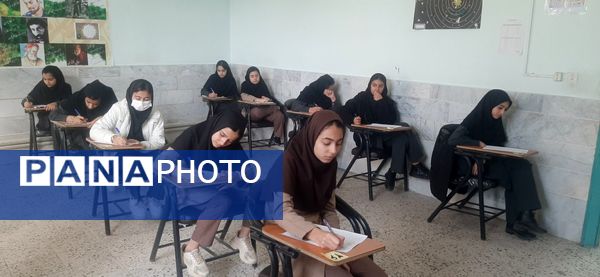 حوزه امتحانی در دبیرستان نمونه شهید محمدی پور خلیل آباد 