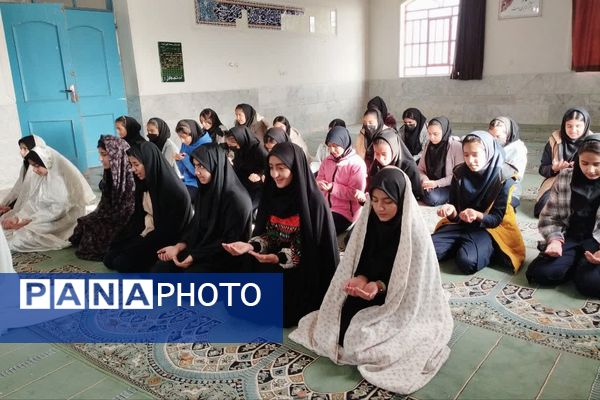  نماز جماعت آموزشگاه آیت الله طالقانی در ماه مبارک رمضان 