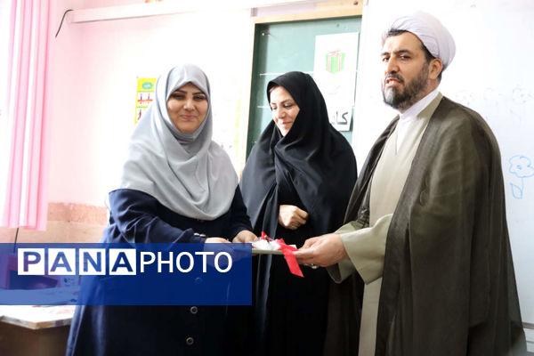 طرح سپاس معلم در مدارس شهرستان اسلامشهر با حضور مسئولین شهرستان
