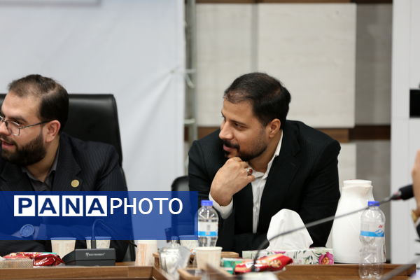 نشست اعضای کارگروه تدوین سند دوازدهمین دوره مجلس دانش‌آموزی جمهوری اسلامی ایران 