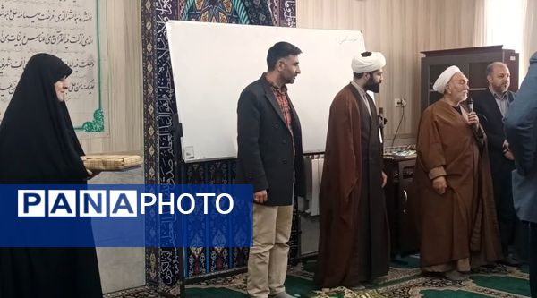 اقامه نماز جماعت در دبیرستان شاهد فاطمیه مشهد