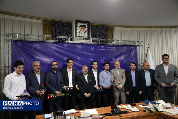 نشست صمیمی وزیر آموزش و پرورش با مدال آوران المپیادهای جهانی