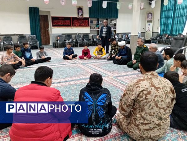  تجلی بندگی و تربیت در فضای اعتکاف دانش‌آموزی خداآفرین