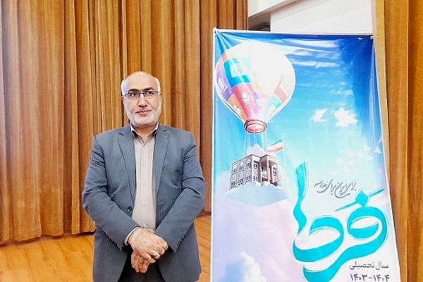 تجلیل از منتخبین؛فرصتی برای بروز استعدادهای فرهنگی و هنری دانش‌آموزان است