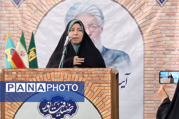 «ضیافت نور» دیدار رمضانی جمعی از بانوان شیراز ، با نماینده ولی فقیه در فارس