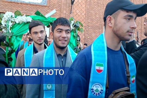 همایش بدرقه‌ دانش‌آموزان منتخب سازمان دانش‌آموزی به عمره‌ مفرده دانش‌آموزی