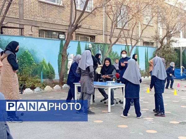 مسابقه جذاب مادر و دختر در دبستان مصلی نژاد حضرت زینب(س)