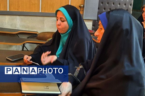 برگزاری کارگاه هوش مصنوعی ، آموزش معکوس و تولیدمحتوا برای سرگروه های آموزشی در ناحیه یک شهرری
