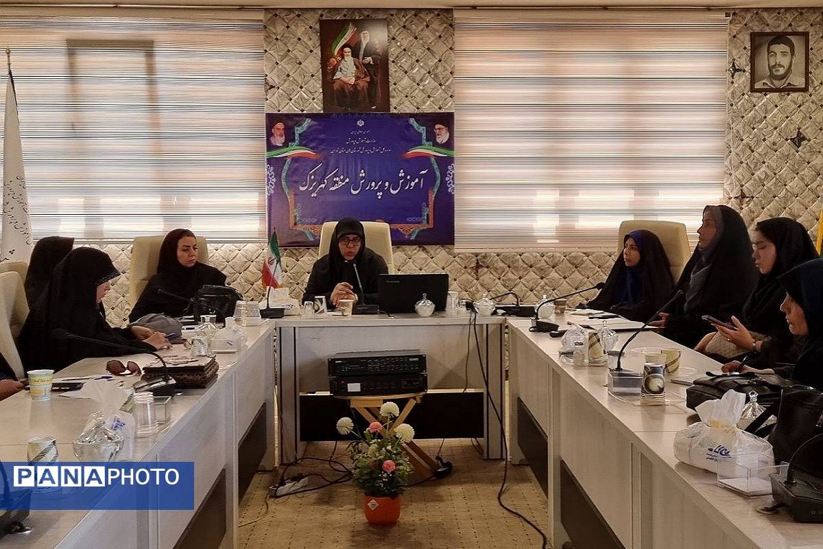 کارگاه "تبیین حقوق بانوان فرهنگی و دختران دانشآموز " منطقه کهریزک