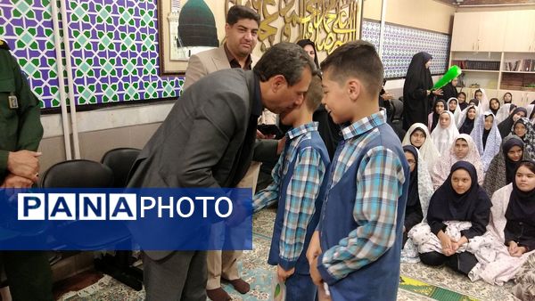 آیین نواخته شدن زنگ نماز در دبیرستان نجمه