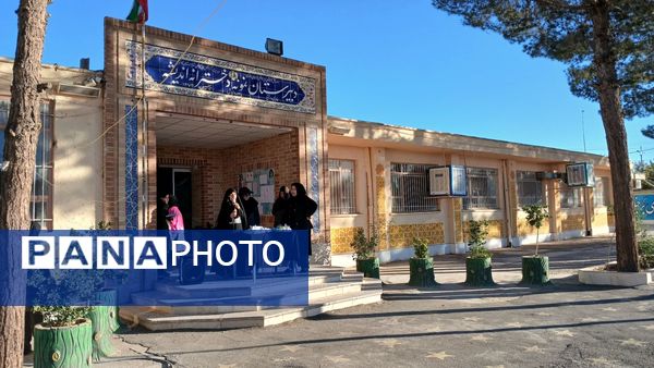 حماسه‌‌ روز‌ دانش‌ آموز‌‌‌ در‌ دبیرستان‌ نمونه‌ اندیشه‌