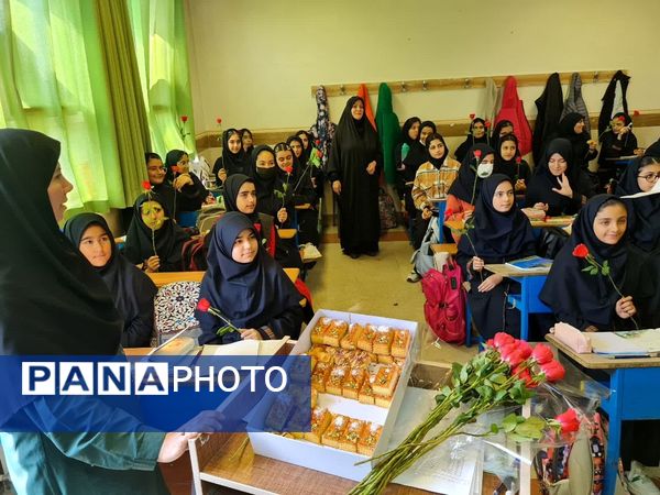 ویژه برنامه هفته نیروی انتظامی در دبیرستان شهید تیمسار فلاحی ناحیه یک کرج 