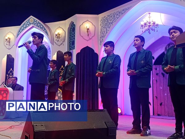 شب شعر آیینی پیرغلامان حسینی برگزار شد