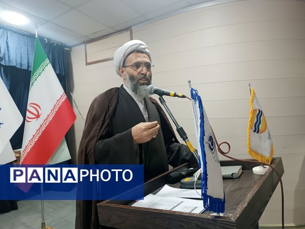 آیین تجلیل از افتخار آفرینان آموزش و پرورش منطقه آزاد تجاری-صنعتی قشم