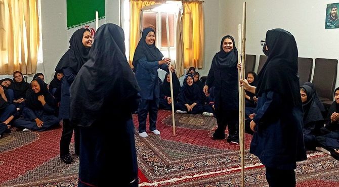 اردوی درون مدرسه ای در دبیرستان حضرت زهرا(س) در منطقه جوادآباد