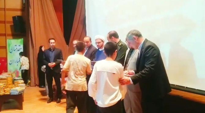 مراسم باشکوه تجلیل از برگزیدگان قرآن و عترت در رزن برگزار شد
