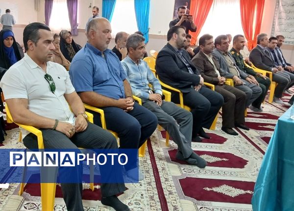 رزمایش اهدا لوازم التحریر به دانش‌آموزان نیازمند در محمودآباد