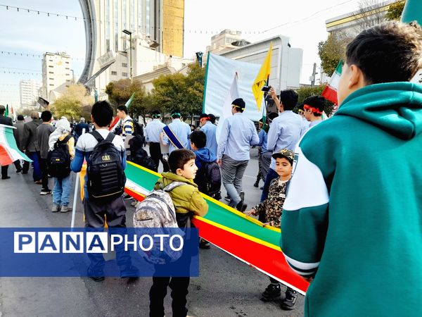 راهپیمایی روز دانش‌آموزان در ناحیه 6 مشهد 