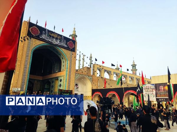عزاداری زائران و مجاوران حرم مطهر اردهال در شب تاسوعای حسینی