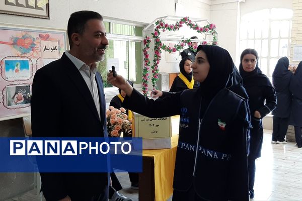 انتخابات انجمن ورزشی در دبیرستان پویش ناحیه 3 شیراز