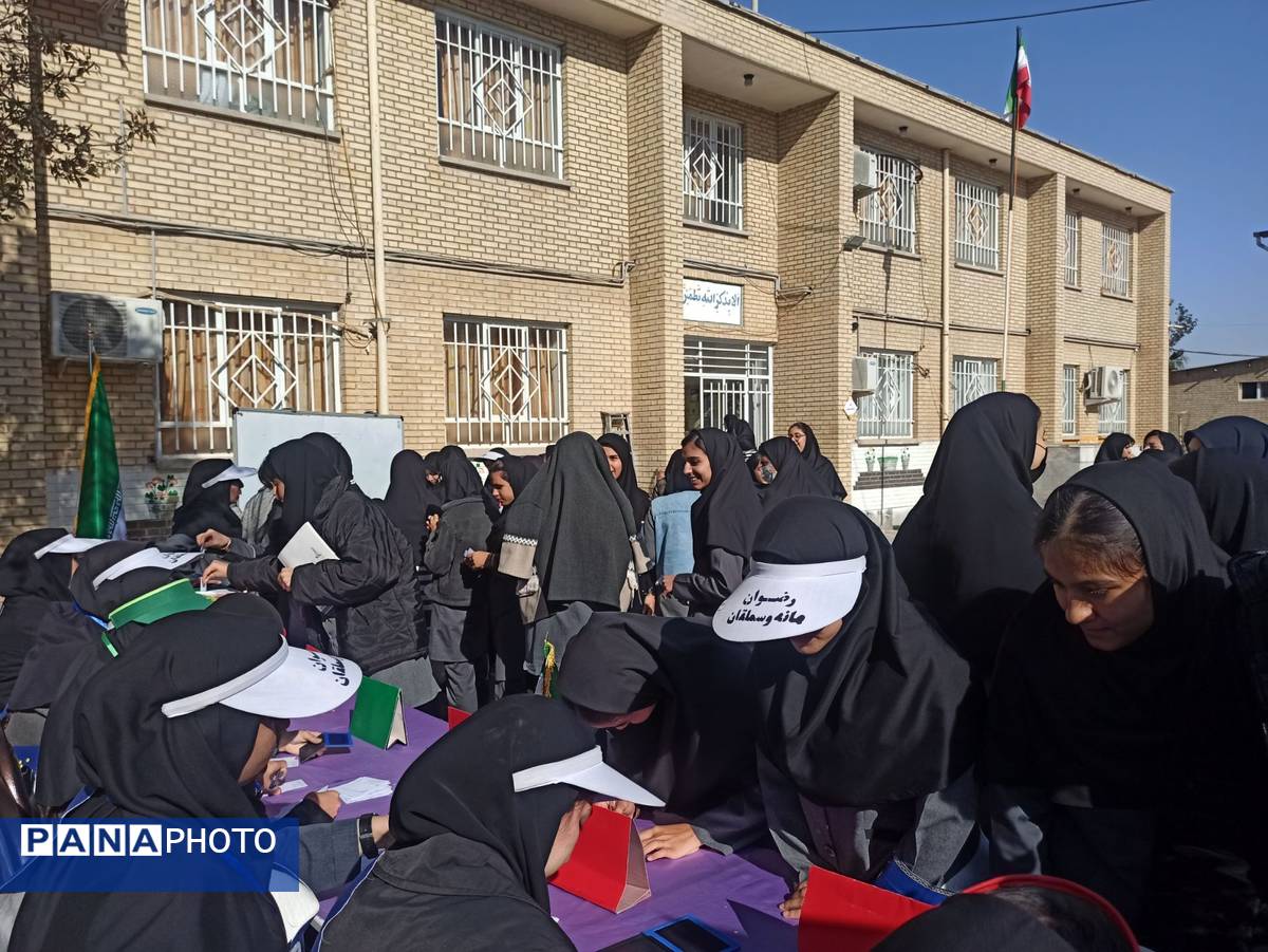 طلیعه‌‌ای از مدیریت آینده؛ انتخابات شورای دانش‌آموزی در دبیرستان رضوان