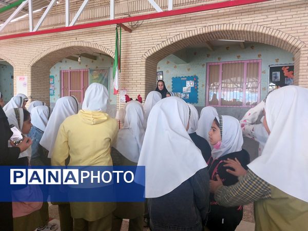 برگزاری انتخابات شورای دانش‌آموزی در مدرسه حضرت معصومه(س) حاجی‌آباد