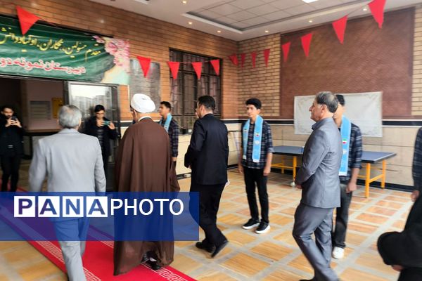 جشن کتاب و گرامیداشت هفته کتاب‌خوانی در مدرسه نمونه دولتی استاد مطهری