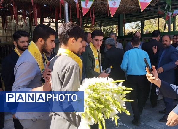 مراسم غبارروبی و عطرافشانی مزار شهدای 400 دستگاه ناحیه 3 کرج در هفته دفاع مقدس