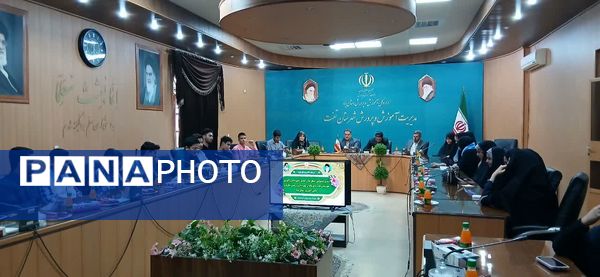نشست خبرنگاران پانا تفت با رئیس سازمان دانش‌آموزی استان یزد