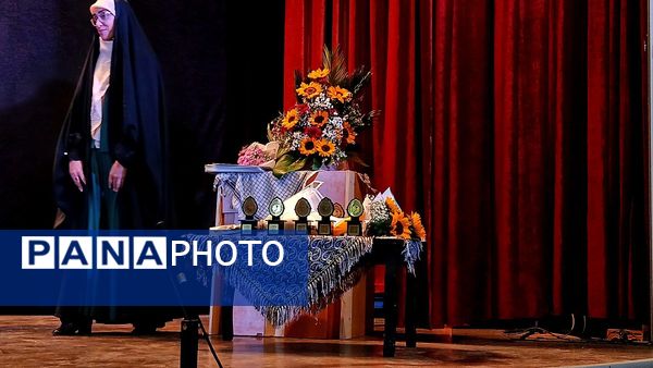 نمایش «مرا مهدی بخوانید» در فرهنگسرای امام علی(ع) هشتگرد به روی صحنه رفت