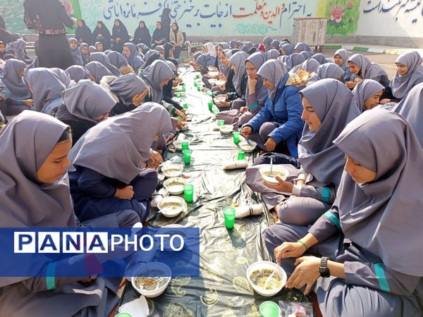 سفره احسان حضرت فاطمه زهرا (س) در مدرسه والدین تبریز