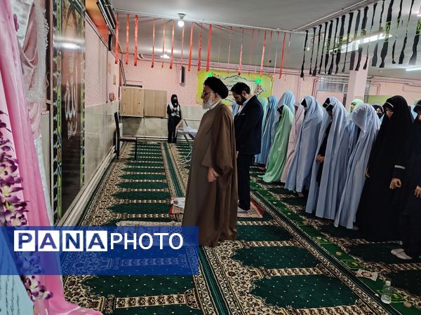 جلسه پرسش و پاسخ با امام جمعه شهرستان نیشابور در دبیرستان شاهد قدسیان 