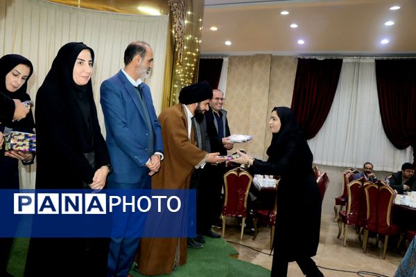 جشن فارغ‌التحصیلی دانش‌آموزان دختر بروجنی