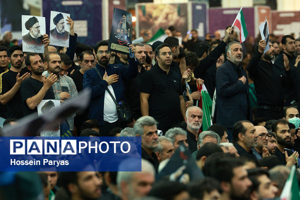 مراسم وداع با پیکر شهدای خدمت در مصلی تهران