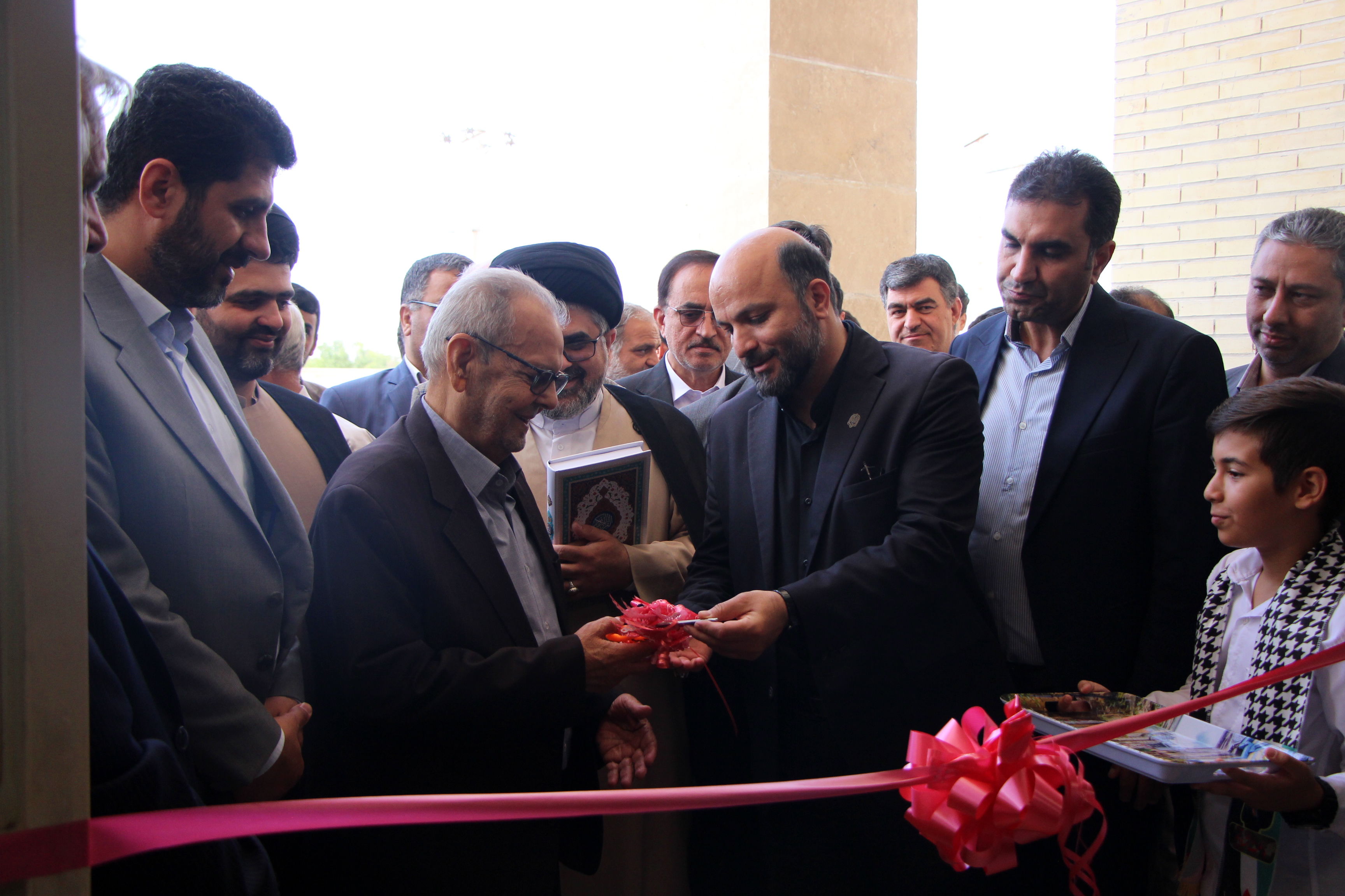 افتتاح آموزشگاه ۱۲ کلاسه شهید حسینی پور در اردکان