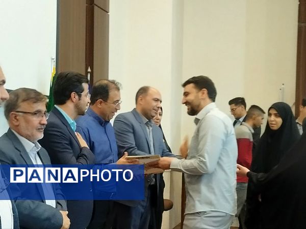 تجلیل از اصحاب رسانه توسط فرماندار و شهرداری‌های برخوار در سالن فرمانداری برخوار 