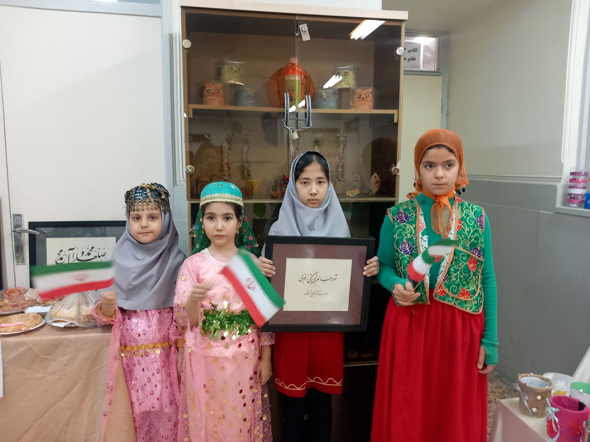 برپایی نمایشگاه هفته پژوهش در مدارس رباط‌کریم