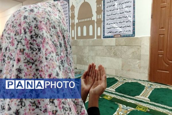 اقامه نماز جماعت در دبیرستان شهید مجید دهنوی نیشابور