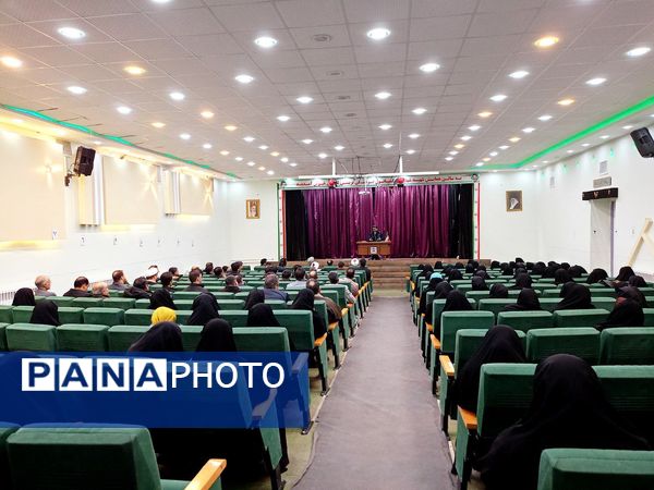 جلسه جهاد تبیین با موضوع بررسی مسائل سیاسی ایران و جهان در کاشمر