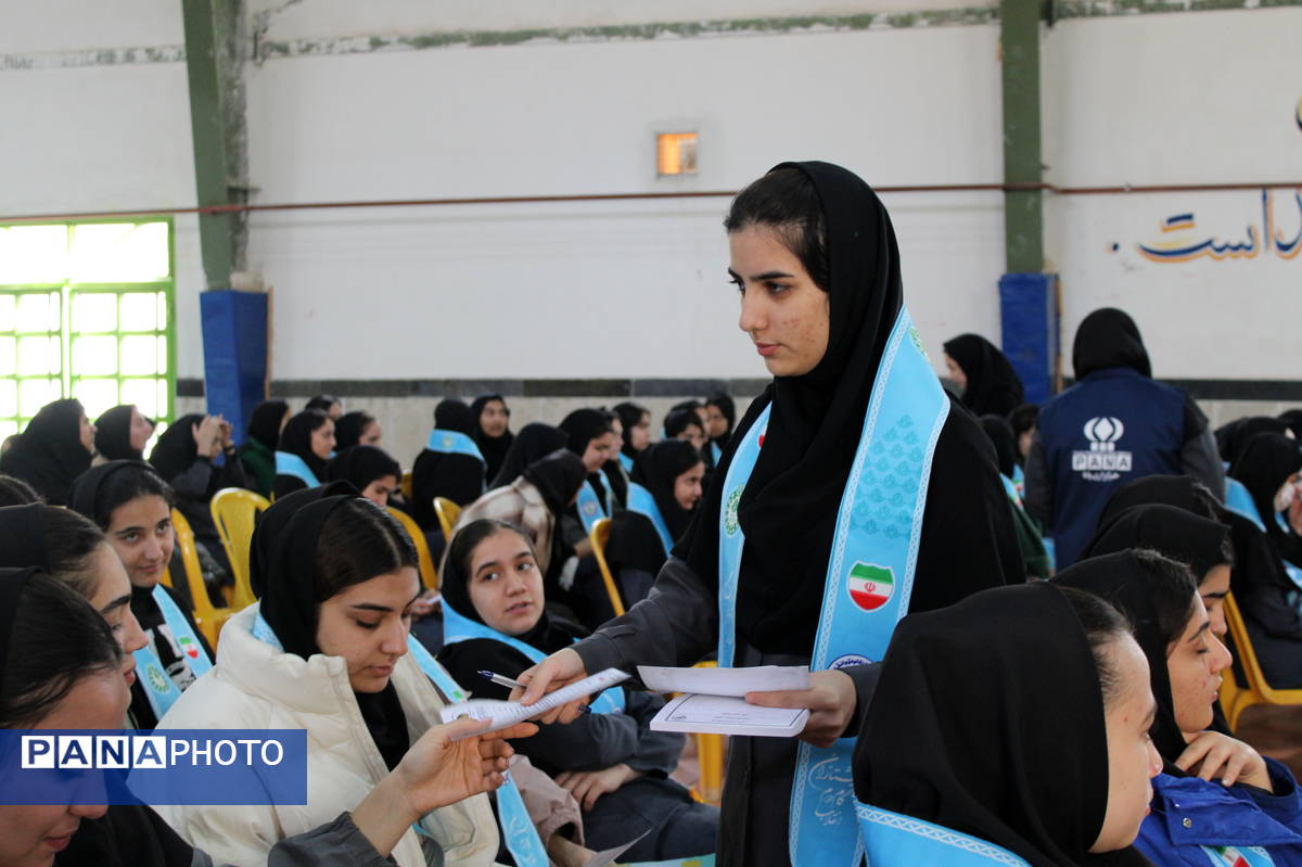 برگزاری جشن نیکوکاری در دبیرستان فاطمه الزهرا(س) آشخانه