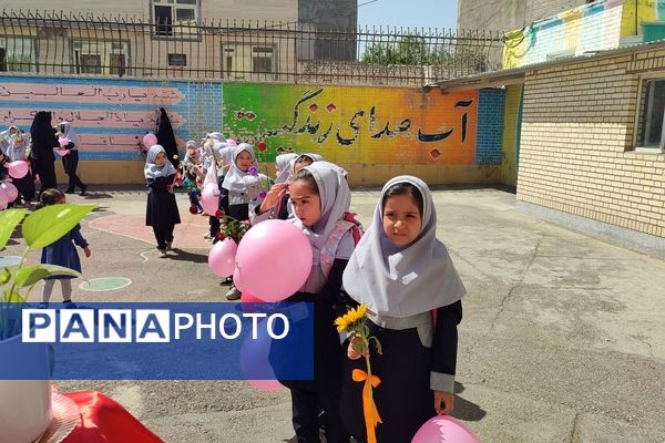 مراسم جشن شکوفه‌‎ها در دبستان شاهد حاج تقی آقا بزرگ مشهد 