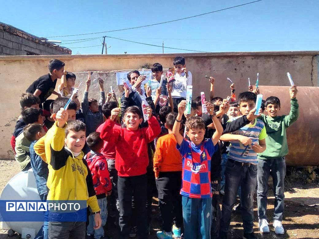 هر دانشآموز یک مسواک