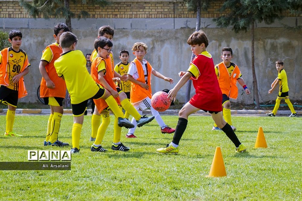 فوتبال دانش‌آموزی بهترین پایگاه شناسایی نخبگان فوتبالی است 