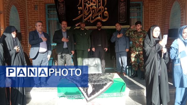 مراسم سیزدهم آبان ماه در مدرسه الزهرا با هدف استکبار ستیزی 