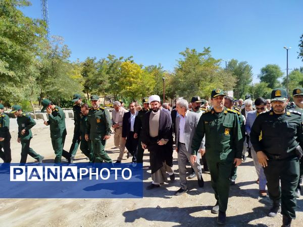 غبارروبی مزار شهدا به‌مناسبت هفته دفاع مقدس در نورآباد 